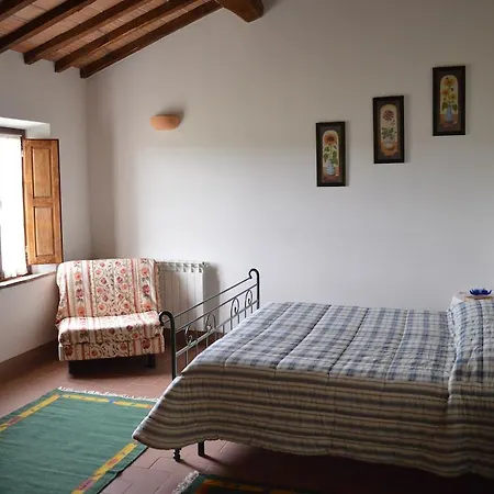Agriturismo La Disperata Farm stay San Quirico d'Orcia
